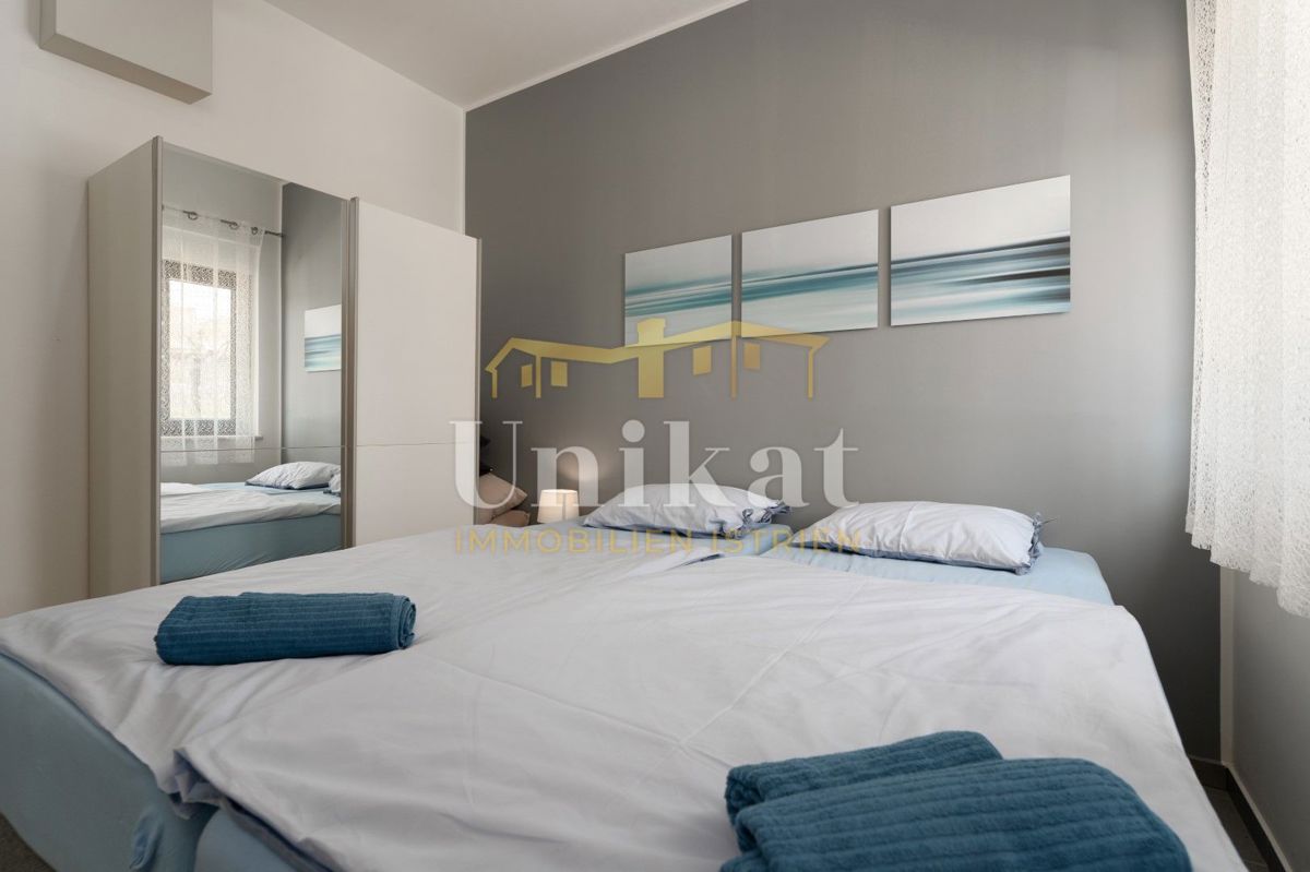 Moderna doppia villetta con piscina e vista mare